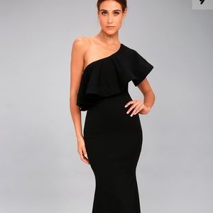Lulu’s So Amazed Black One-Shoulder Maxi Dress